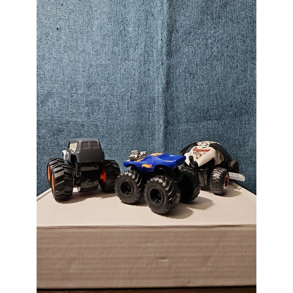 3-Piece Monster Truck Set | Hot Wheels Twin Mill & Howlin' Heat
